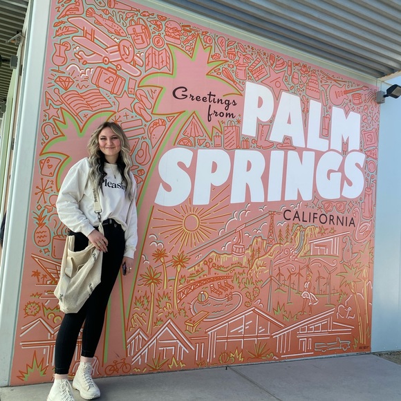 Meet your Posher, Chloe - Picture 5 of 7